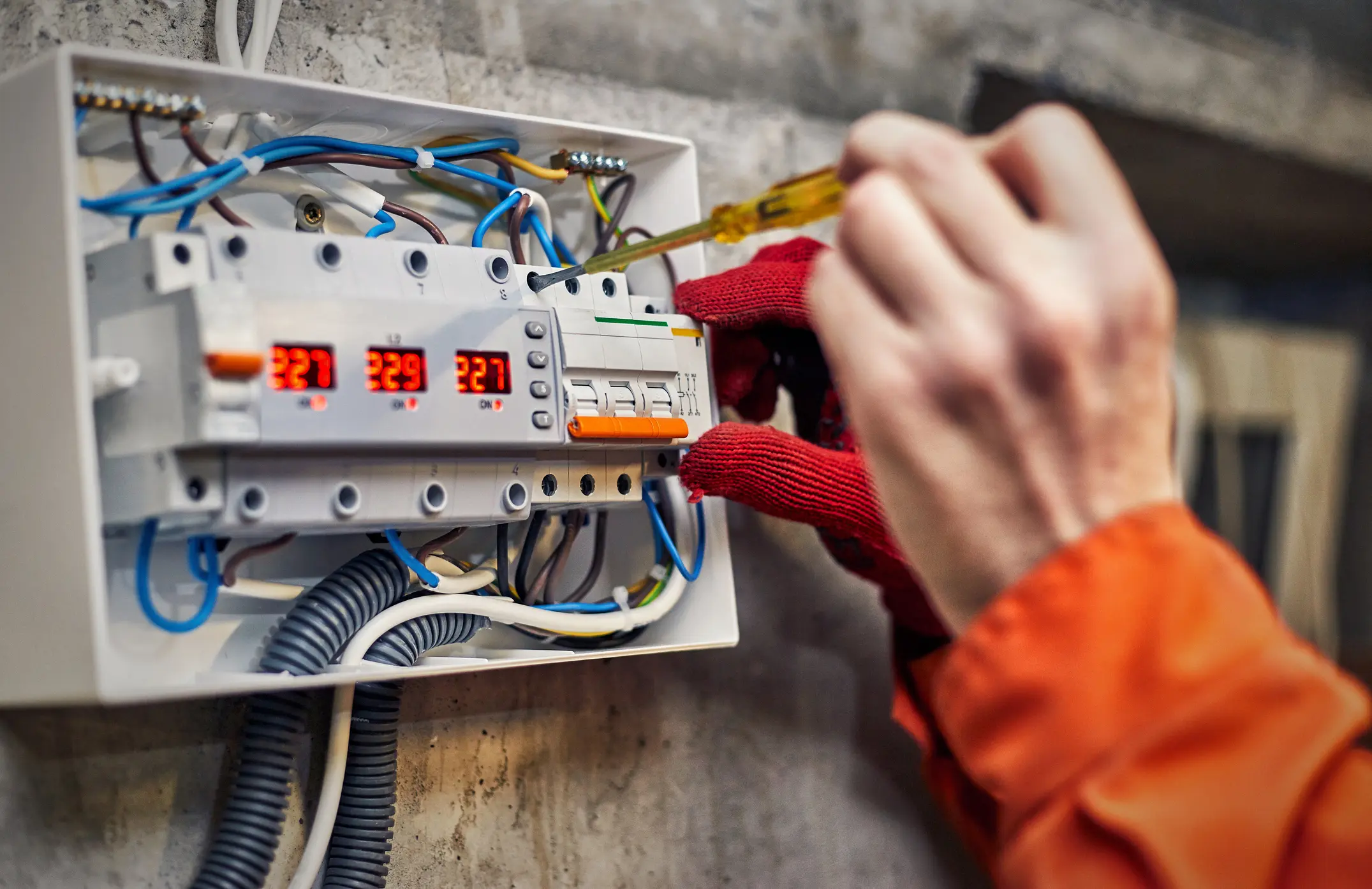 Maintenance of the electrical system. Work tests of the electrical circuit.